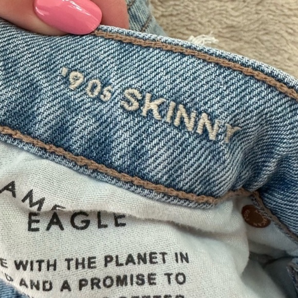 American Eagle 90’s Skinny Distressed Jeans EUC - Picture 4 of 6